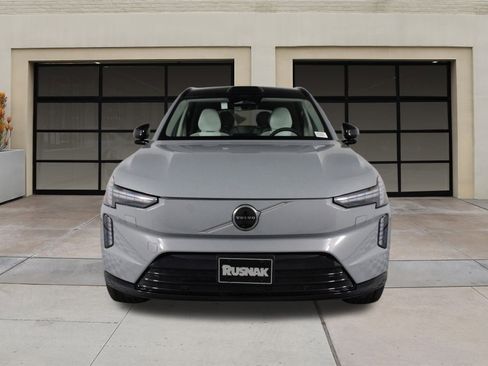 New 2025 Volvo EX90 Plus image 2