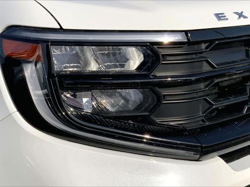 Used 2025 Ford Expedition Active AWD/4WD image 25