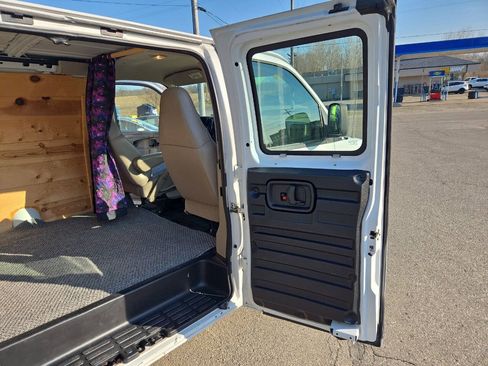 Used 2007 Chevrolet Express 2500 RWD image 25