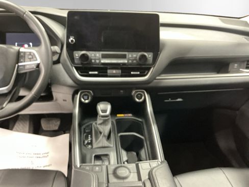 Certified 2025 Toyota Grand Highlander AWD image 11