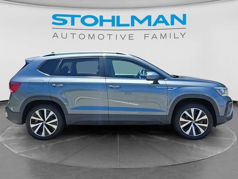 Certified 2023 Volkswagen Taos SE w/ Panoramic Sunroof Package AWD/4WD image 4