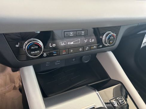 New 2025 Mitsubishi Outlander SEL image 48