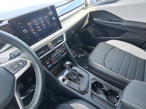 Certified 2025 Volkswagen Taos SEL AWD/4WD image 24