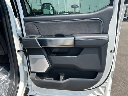 New 2025 Ford F250 Platinum w/ FX4 Off-Road Package image 29