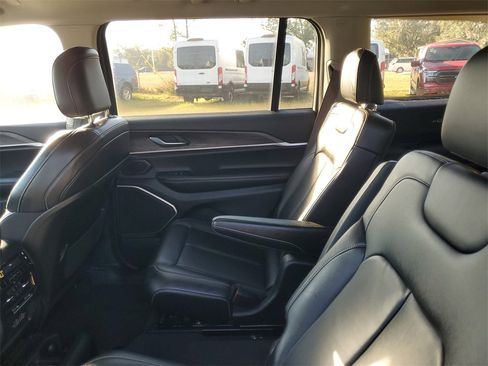 Used 2021 Jeep Grand Cherokee L Limited image 31