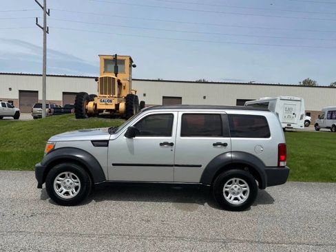 Used 2008 Dodge Nitro SXT RWD image 3