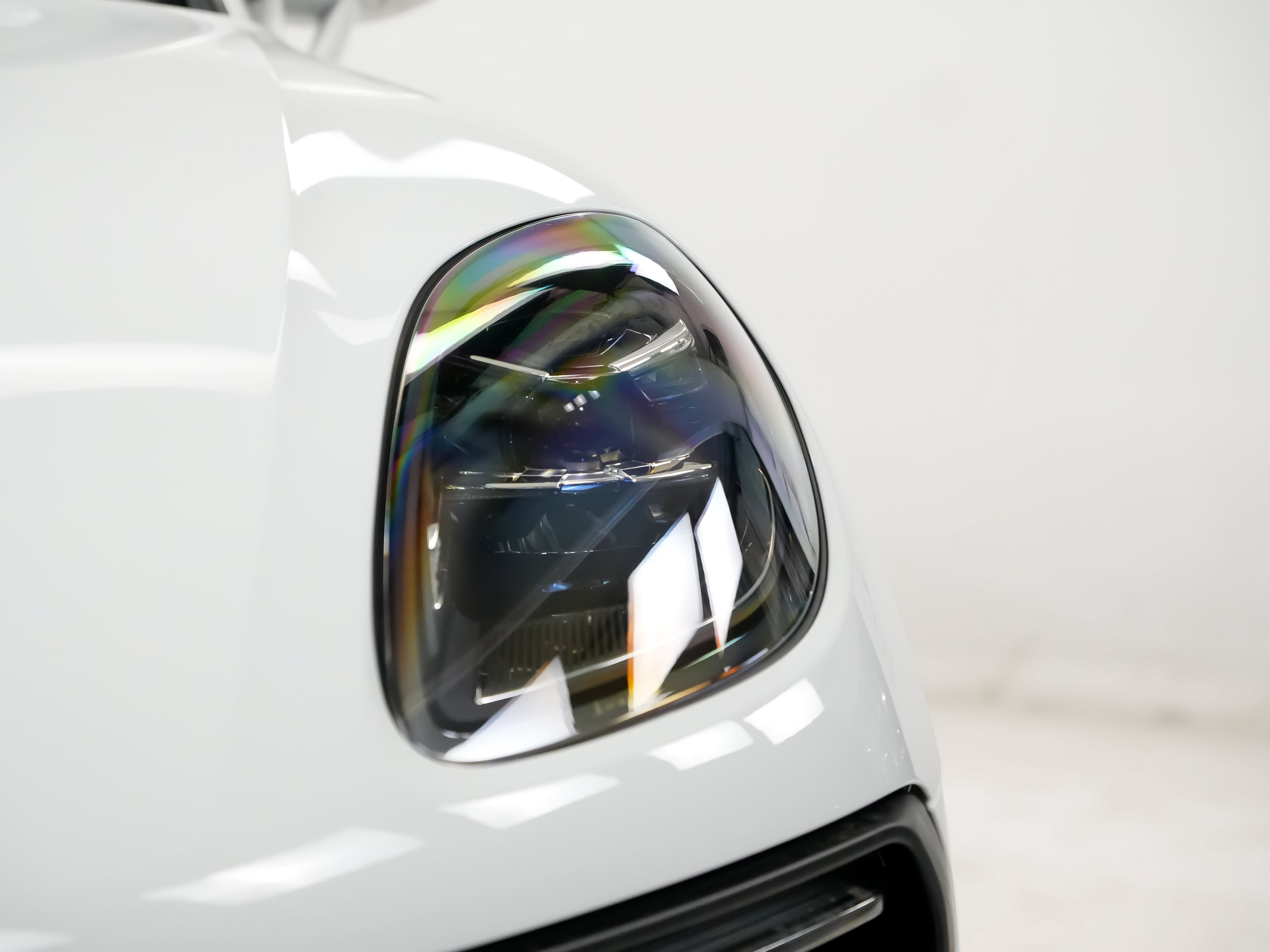 Certified 2026 Porsche Macan AWD/4WD image 8