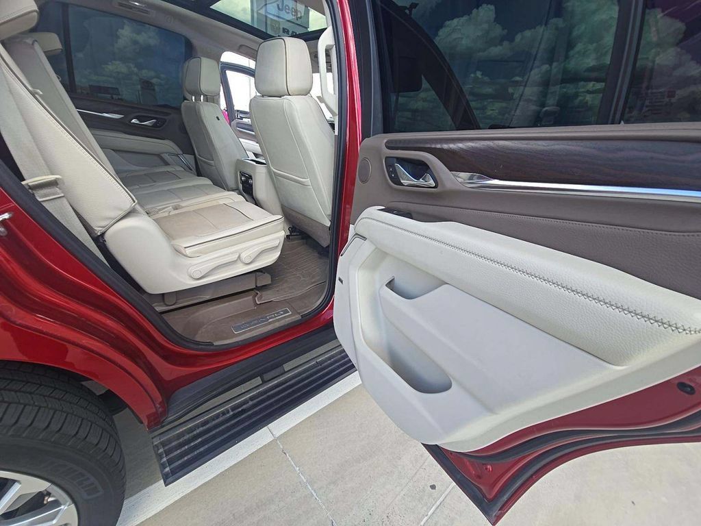 Used 2021 GMC Yukon Denali w/ Denali Premium Package AWD/4WD image 9