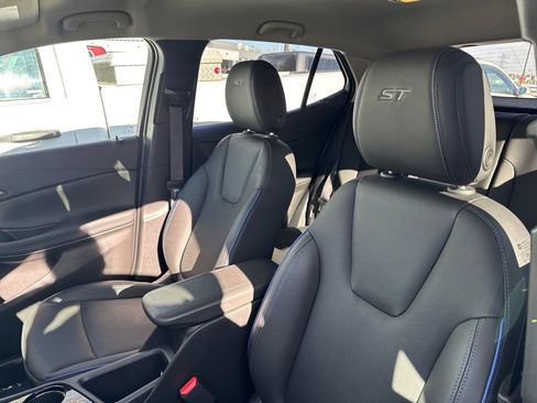 Used 2025 Buick Encore GX Sport Touring image 24