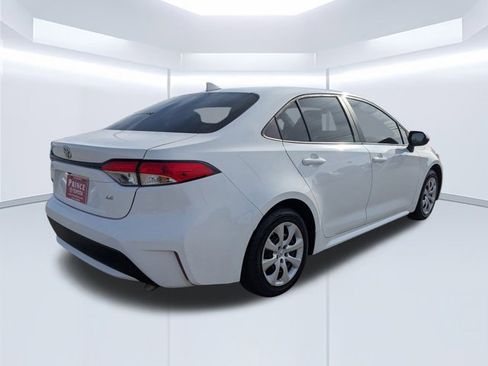 Used 2022 Toyota Corolla LE image 4