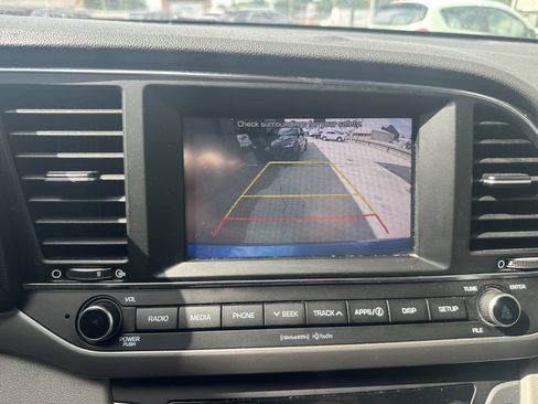 Used 2018 Hyundai Elantra SE w/ SE Connectivity Package 04 FWD image 16