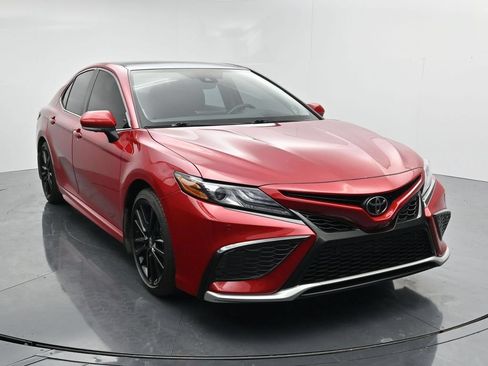 Used 2022 Toyota Camry XSE w/ Navigation Package FWD image 2