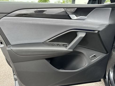 New 2026 Volkswagen Tiguan SE FWD image 22