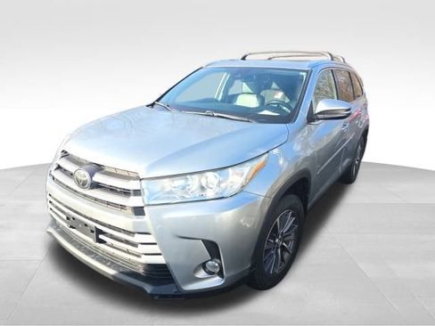 Used 2019 Toyota Highlander XLE w/ Protection Package #3 image 9