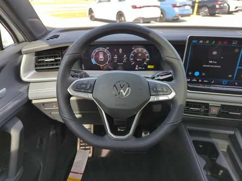 New 2026 Volkswagen Tiguan SE R-Line image 17