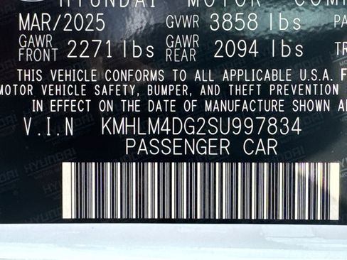 Certified 2025 Hyundai Elantra Sport image 28