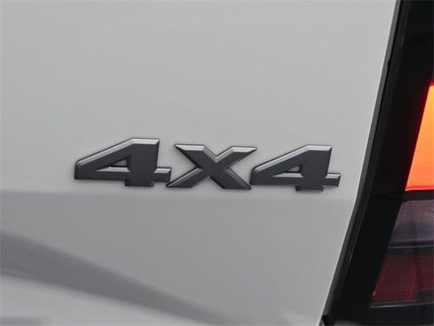 New 2025 Nissan Frontier SV image 14