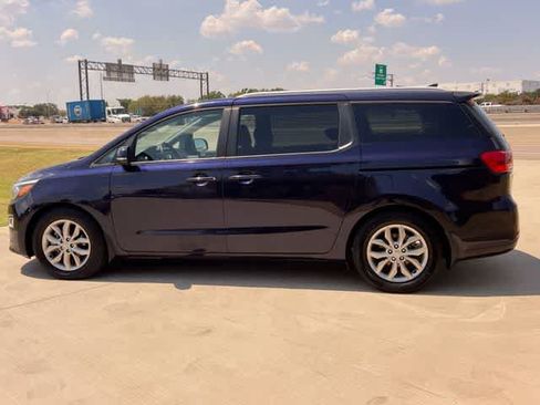 Used 2019 Kia Sedona EX FWD image 4