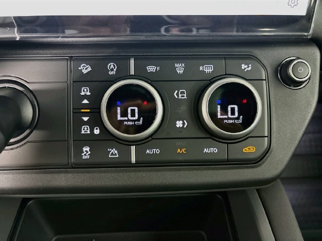 New 2026 Land Rover Defender 110 X-Dynamic SE AWD/4WD image 17