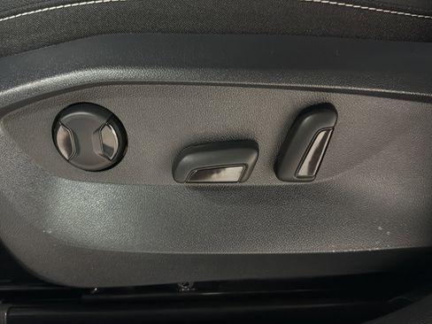 New 2026 Volkswagen Taos SEL AWD/4WD image 17