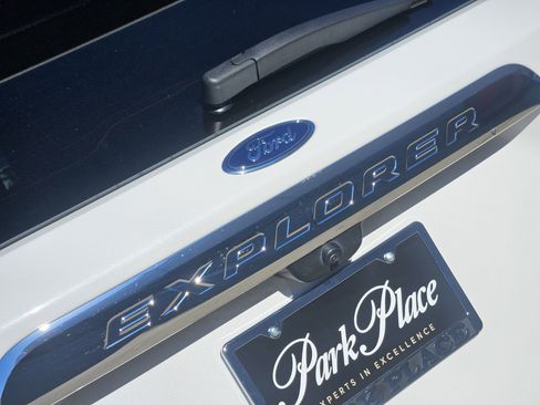 Used 2022 Ford Explorer Limited w/ Equipment Group 301A image 10