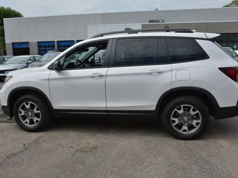 Used 2023 Honda Pilot TrailSport image 2