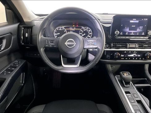 Used 2025 Nissan Pathfinder SV FWD image 8