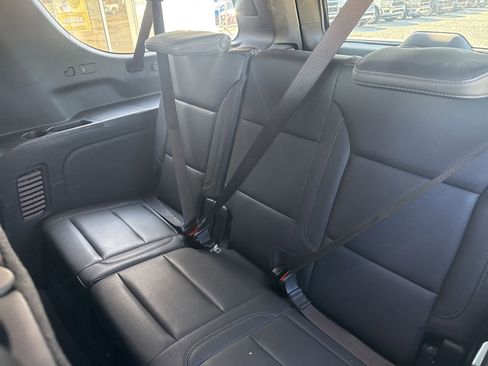 Used 2025 Chevrolet Suburban Z71 image 18