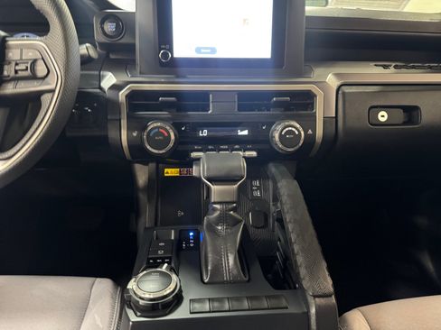 Certified 2025 Toyota Tacoma SR5 AWD/4WD image 20