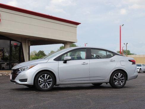 Used 2025 Nissan Versa SV FWD image 6