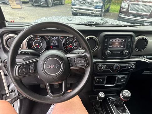 Used 2021 Jeep Gladiator Sport w/ Trailer Tow Package AWD/4WD image 10