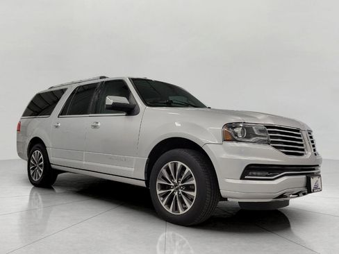 Used 2015 Lincoln Navigator L 4WD image 1
