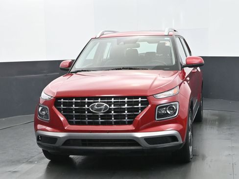 Used 2022 Hyundai Venue Limited image 8