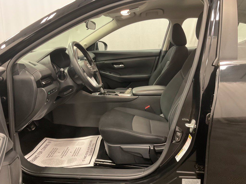 Used 2025 Nissan Sentra SV FWD image 4