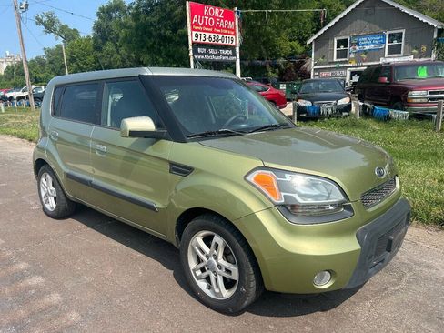 Used 2010 Kia Soul + w/ Audio Pkg image 1