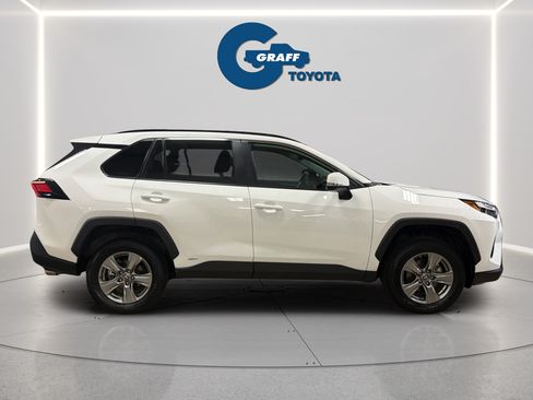 Used 2024 Toyota RAV4 LE AWD/4WD image 5