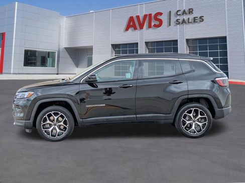 Used 2025 Jeep Compass Limited image 10