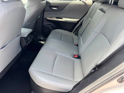 Used 2023 Toyota Venza Limited AWD/4WD image 7
