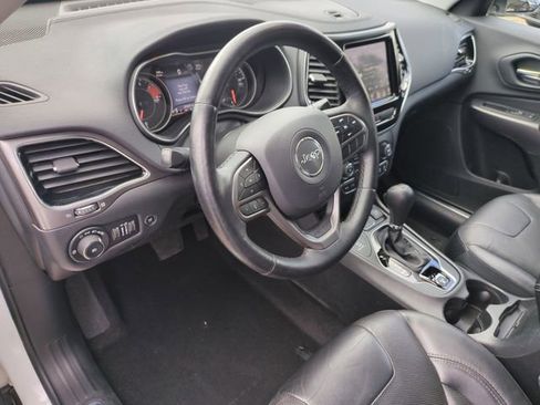Used 2019 Jeep Cherokee Limited AWD/4WD image 7