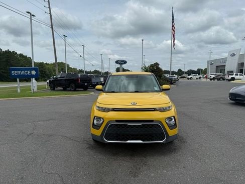 Used 2020 Kia Soul LX FWD image 2