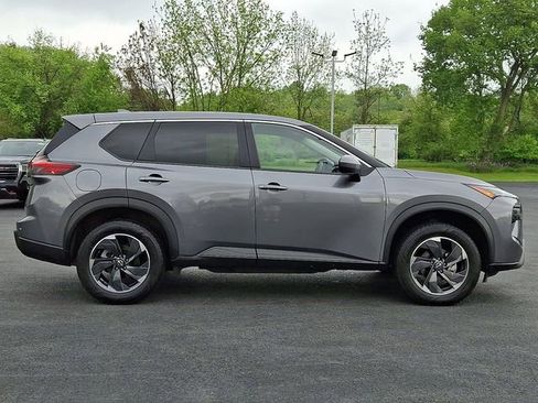 Used 2024 Nissan Rogue SV AWD/4WD image 10