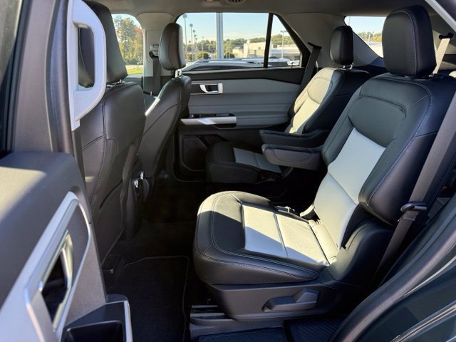 Used 2024 Ford Explorer XLT w/ Equipment Group 202A AWD/4WD image 18
