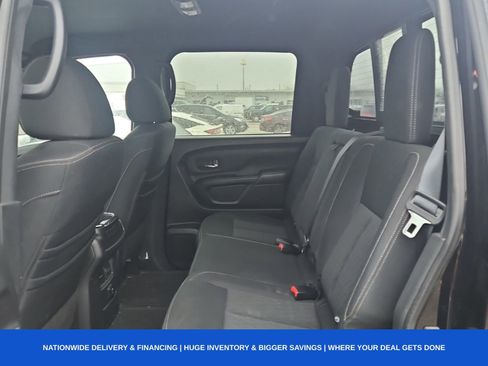 Used 2018 Nissan Titan SV w/ SV Convenience Package image 12