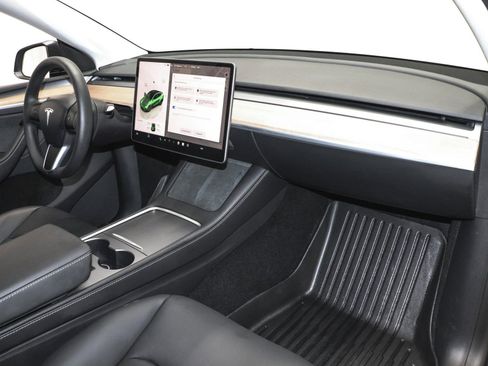 Used 2024 Tesla Model Y Long Range image 26