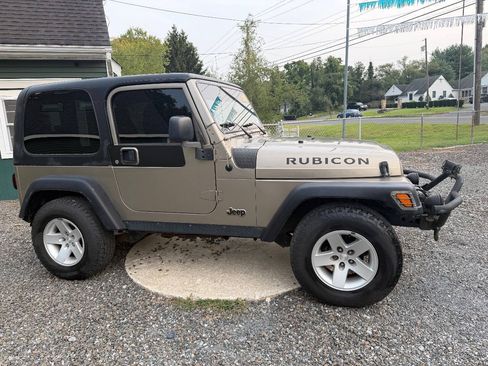 Used 2005 Jeep Wrangler Rubicon AWD/4WD image 2