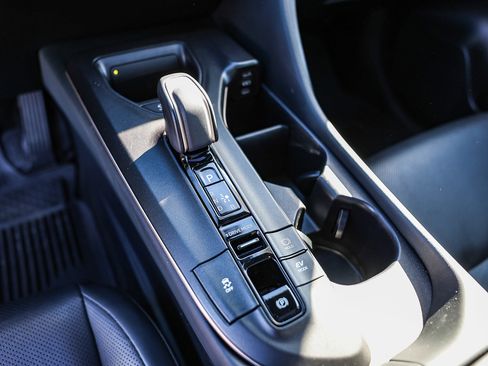 Used 2023 Toyota Crown Limited image 14