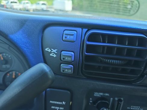 Used 1998 Chevrolet S10 Pickup LS w/ Preferred Equipment Group AWD/4WD image 18