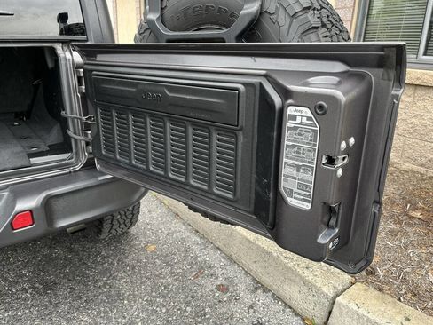 Used 2021 Jeep Wrangler Unlimited Rubicon image 16