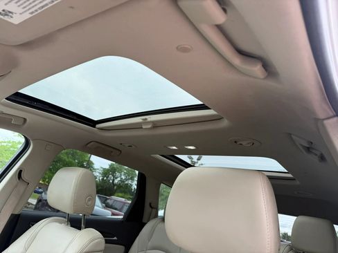Used 2020 Buick Enclave Essence w/ Sound and Sites Package AWD/4WD image 19