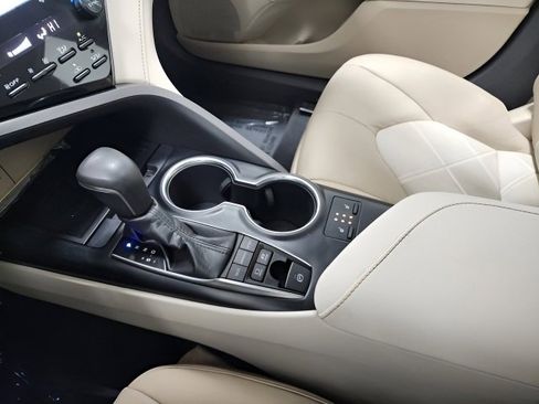 Used 2019 Toyota Camry SE image 34